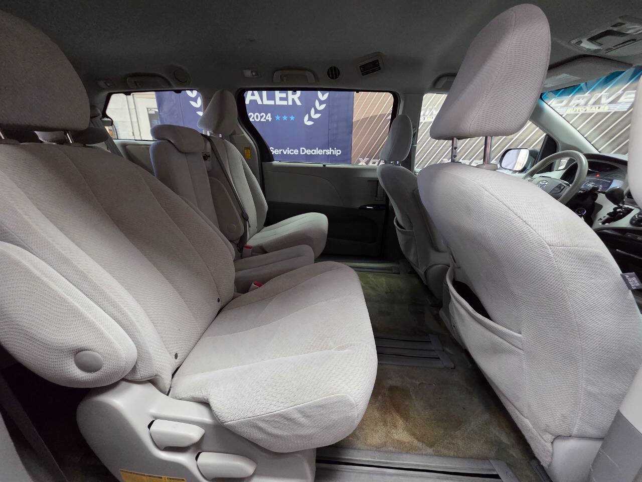 Used 2014 Toyota Sienna LE FWD image 27