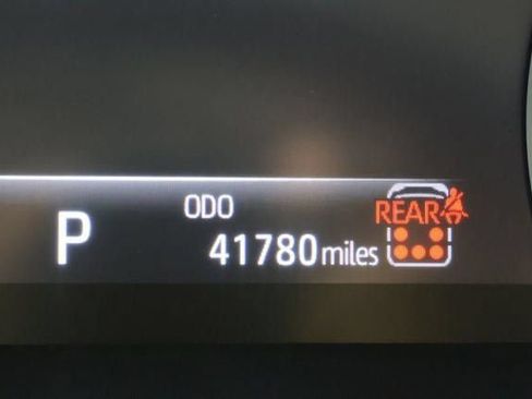 Used 2024 Toyota Highlander XLE AWD/4WD image 14