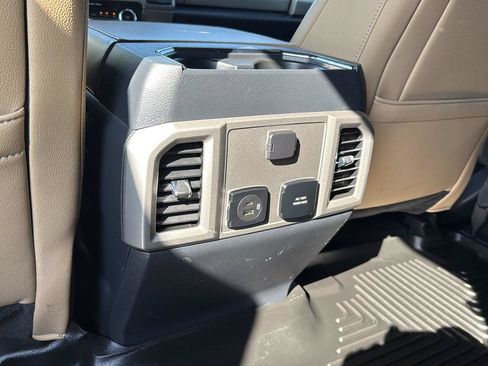 Used 2022 Ford F250 Lariat w/ Lariat Ultimate Package AWD/4WD image 28