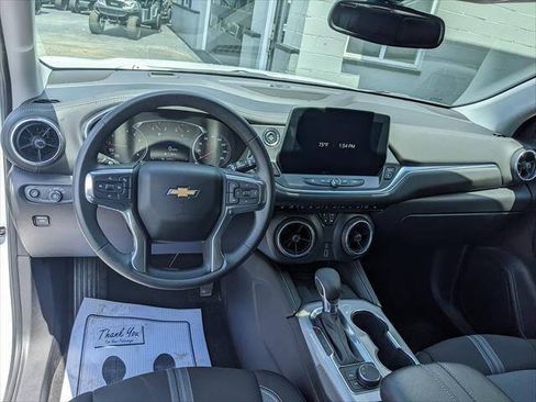 Used 2024 Chevrolet Blazer LT w/ Convenience Package FWD image 11