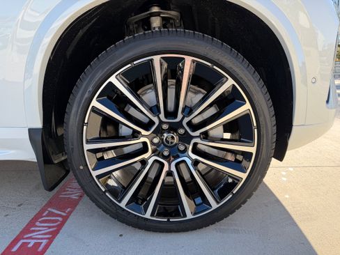 New 2026 Volvo XC90 B6 Plus w/ Protection Package Premier AWD/4WD image 7