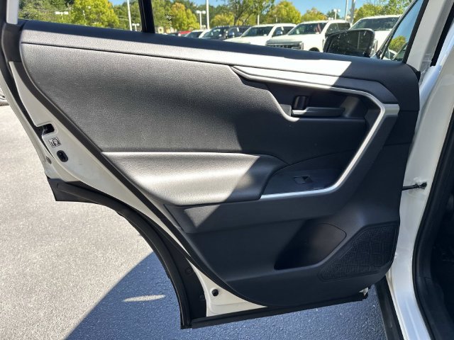 Used 2019 Toyota RAV4 LE AWD/4WD image 25