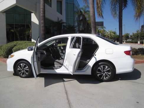 Used 2013 Toyota Corolla L FWD image 11