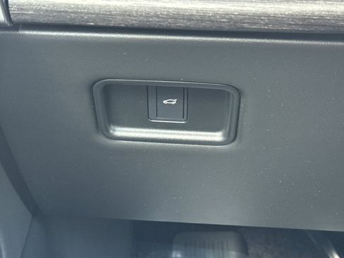 Certified 2023 Land Rover Range Rover SE image 32