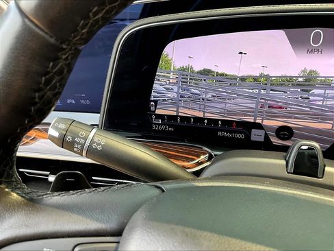 Used 2022 Cadillac Escalade Premium Luxury AWD/4WD image 13