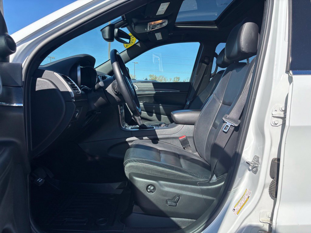 Used 2018 Jeep Grand Cherokee Limited AWD/4WD image 15