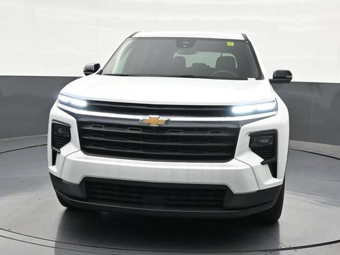 Used 2024 Chevrolet Traverse LS FWD image 8