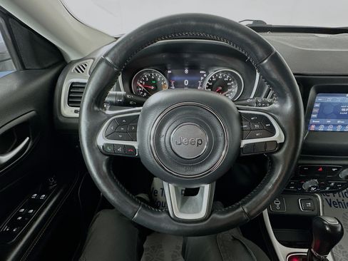Used 2018 Jeep Compass Latitude w/ Popular Equipment Group FWD image 11