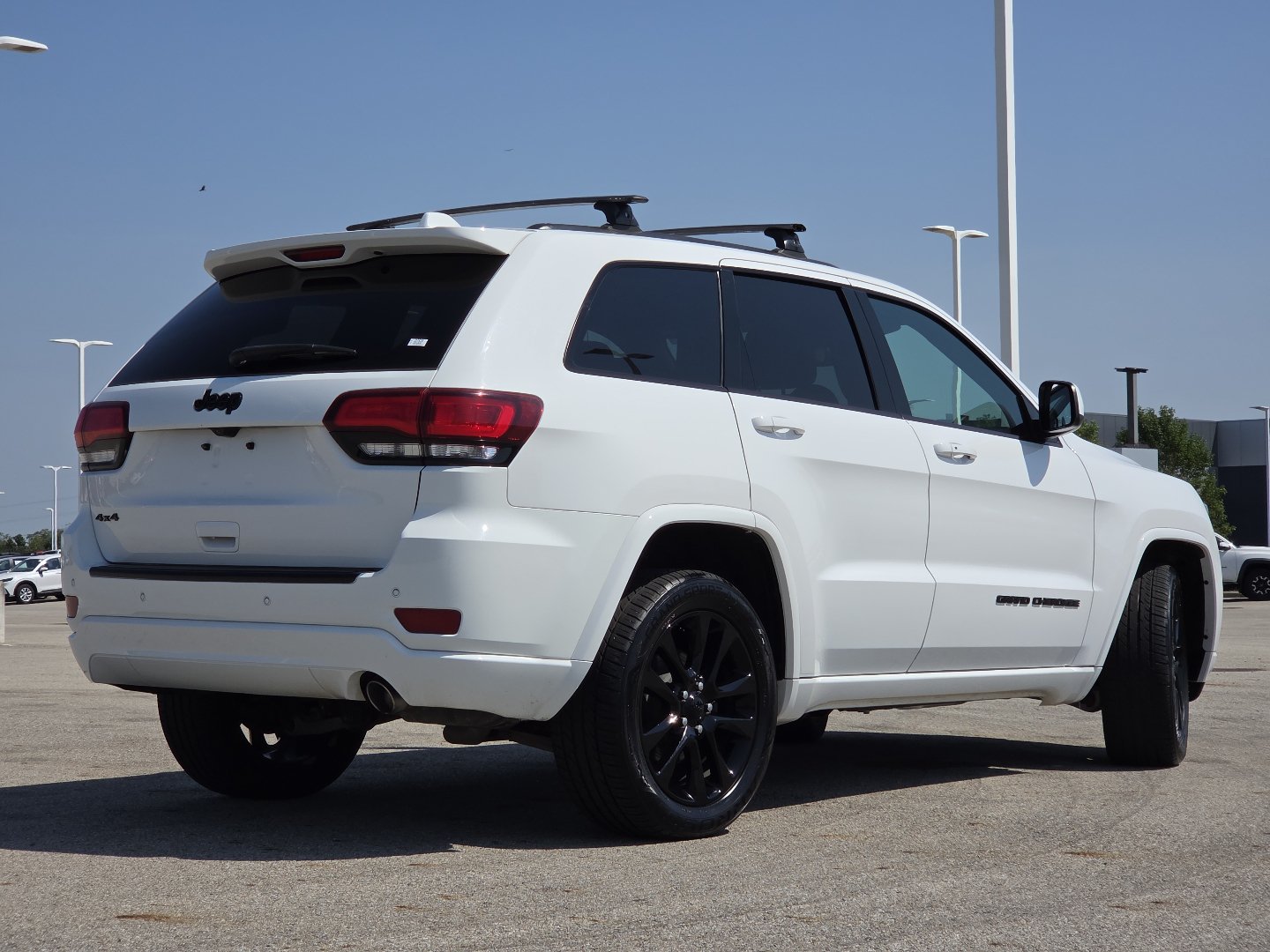 Used 2019 Jeep Grand Cherokee Altitude AWD/4WD image 18