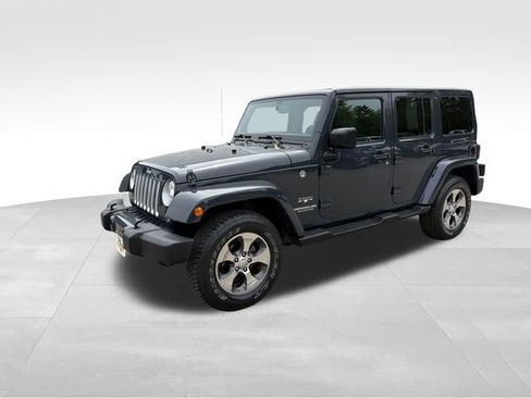 Used 2017 Jeep Wrangler Unlimited Sahara w/ Connectivity Group AWD/4WD image 7