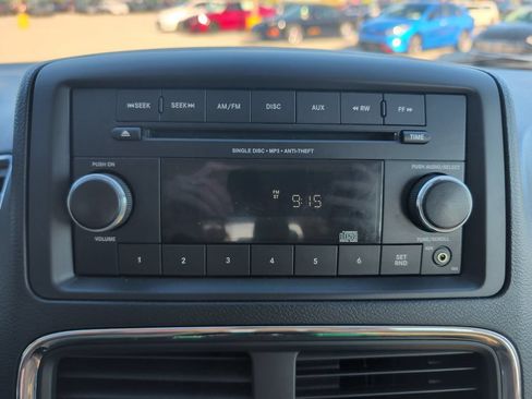 Used 2016 Dodge Grand Caravan American Value Package FWD image 13