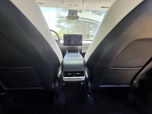 Used 2021 Tesla Model Y 2WD image 25