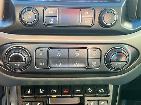 Used 2022 Chevrolet Colorado Z71 w/ Trail Boss Package image 16