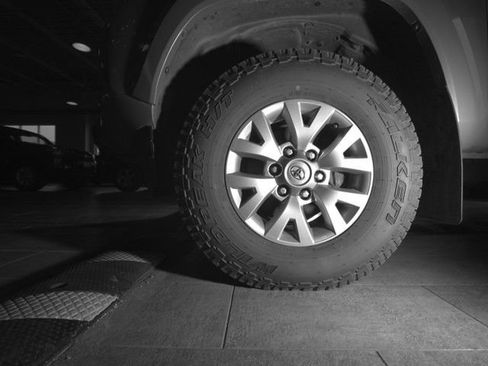 Used 2016 Toyota Tacoma SR5 w/ SR5 Appearance Package (DN) AWD/4WD image 5