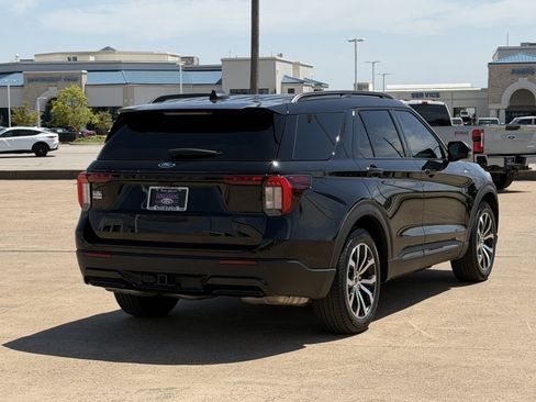 Used 2025 Ford Explorer ST-Line RWD image 4
