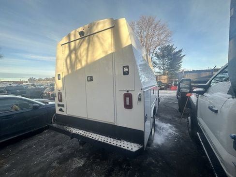 Used 2022 Ford F550 4x4 Regular Cab Super Duty image 7