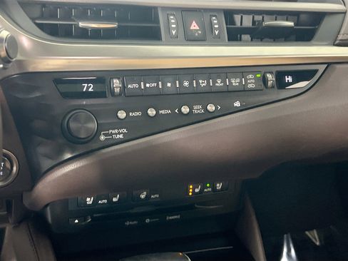 Used 2019 Lexus ES 350 w/ Premium Package image 15