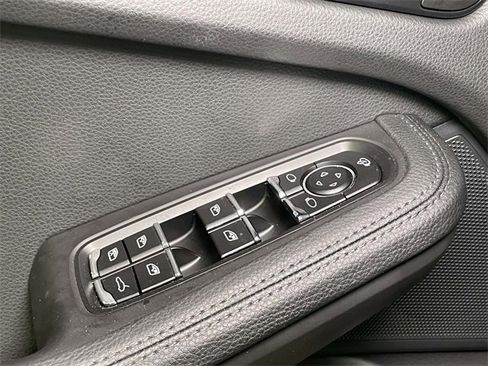 Certified 2025 Porsche Macan image 38