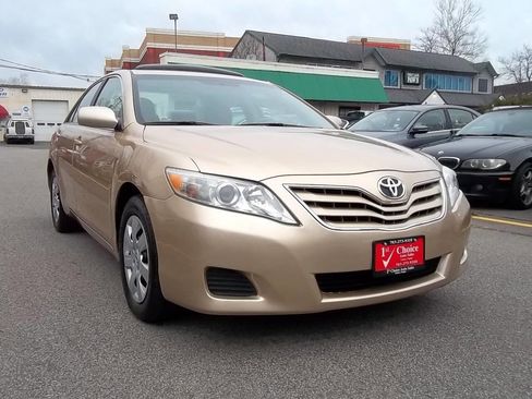 Used 2010 Toyota Camry LE image 4