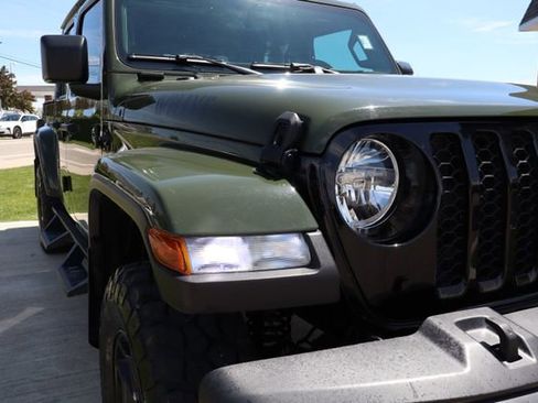 Used 2023 Jeep Gladiator Sport AWD/4WD image 4