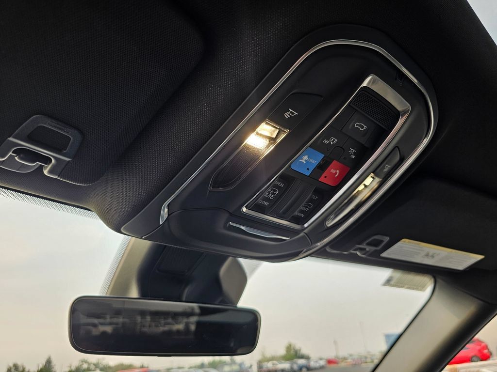 New 2025 Jeep Grand Cherokee Laredo X w/ Luxury Tech Group I AWD/4WD image 26