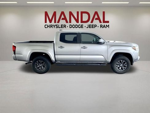 Used 2021 Toyota Tacoma SR5 w/ Technology Package AWD/4WD image 5