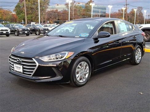 Used 2017 Hyundai Elantra SE w/ Cargo Package image 4