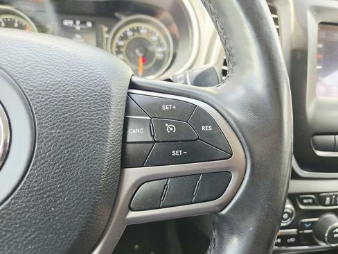 Used 2020 Jeep Cherokee Latitude Plus AWD/4WD image 20