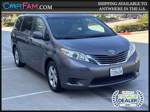 Used 2017 Toyota Sienna LE FWD image 1