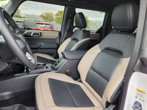 Used 2024 Ford Bronco Wildtrak image 10