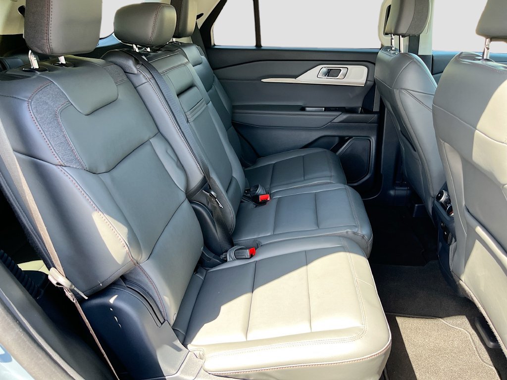 Used 2025 Ford Explorer Active w/ Active Comfort Package AWD/4WD image 27
