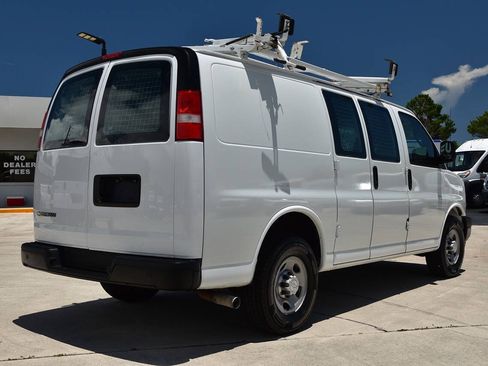 Used 2017 Chevrolet Express 2500 RWD image 7