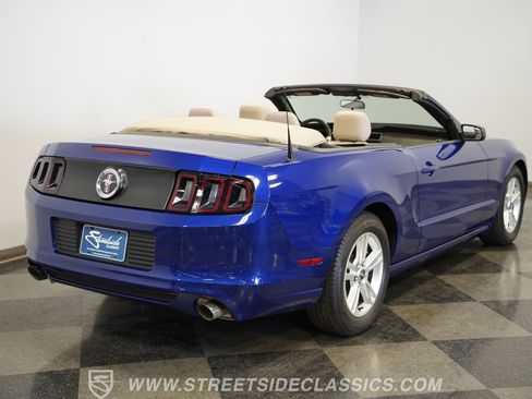 Used 2014 Ford Mustang Convertible RWD image 12