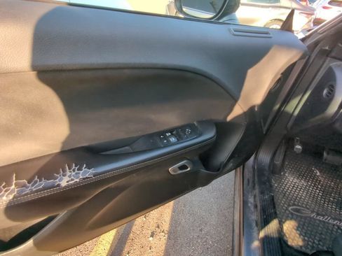 Used 2018 Dodge Challenger SXT RWD image 8