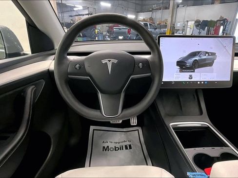 Used 2023 Tesla Model Y Performance AWD/4WD image 4