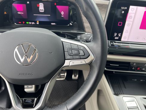Certified 2025 Volkswagen Atlas SEL Premium R-Line AWD/4WD image 18