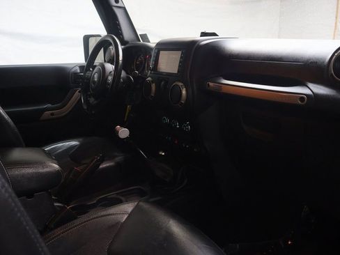 Used 2016 Jeep Wrangler Sahara image 11