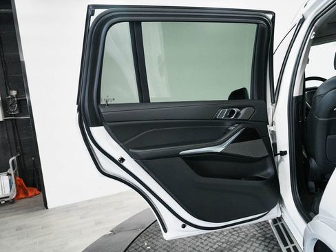 Used 2025 BMW X7 xDrive40i AWD/4WD image 14