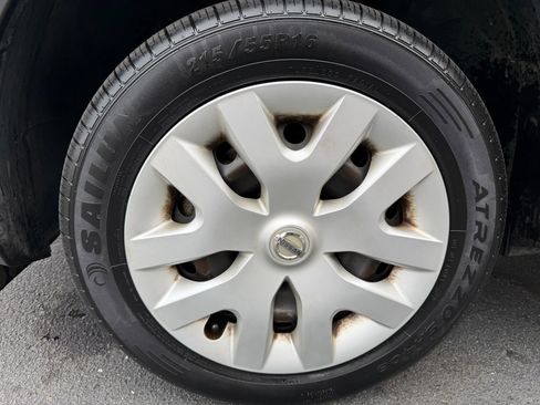 Used 2020 Nissan Rogue Sport S image 23