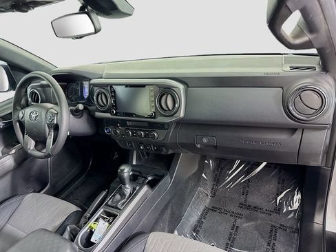 Certified 2021 Toyota Tacoma TRD Off-Road AWD/4WD image 28