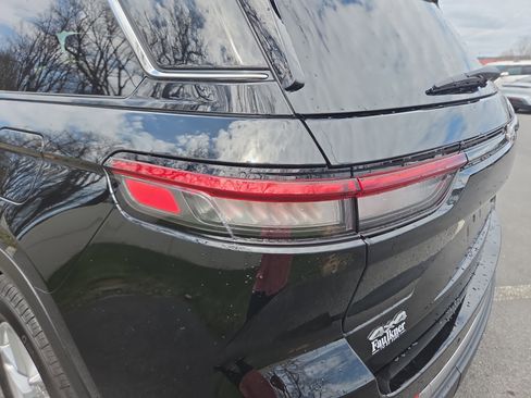 New 2025 Jeep Grand Cherokee Laredo X w/ Luxury Tech Group I AWD/4WD image 12