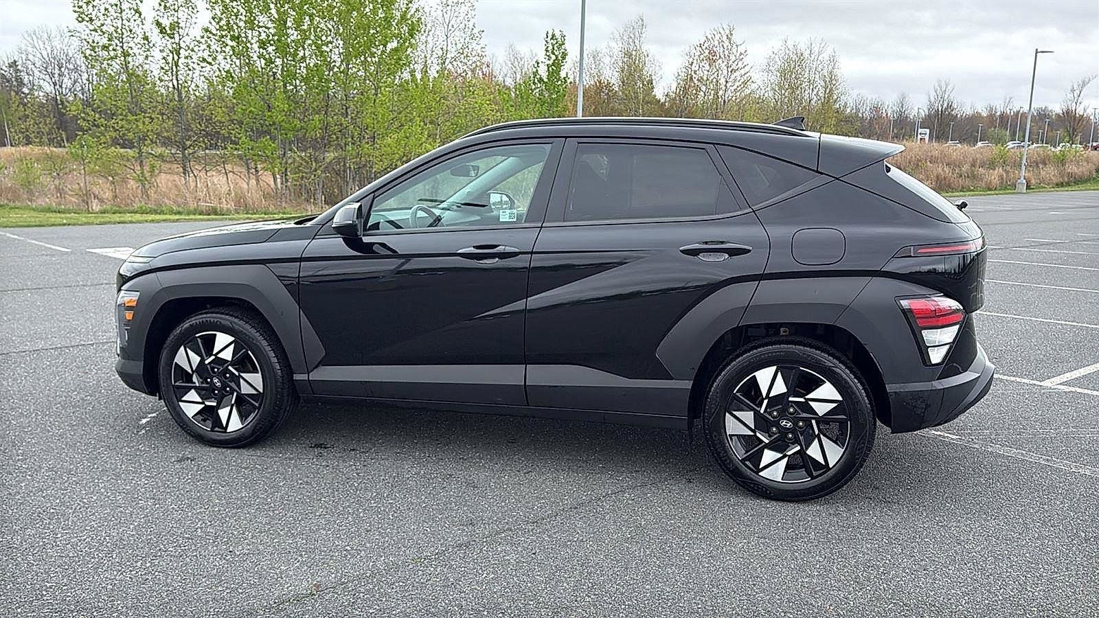 Used 2024 Hyundai Kona SEL FWD image 11