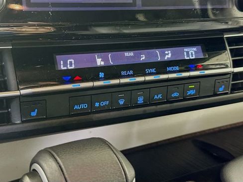 Certified 2024 Toyota Sienna XLE image 17