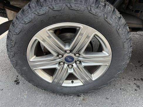 Used 2018 Ford F150 XLT w/ Equipment Group 302A Luxury AWD/4WD image 30