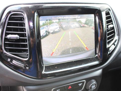 Used 2018 Jeep Compass Limited image 16