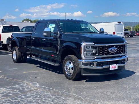 New 2026 Ford F350 Lariat w/ Chrome Package image 2