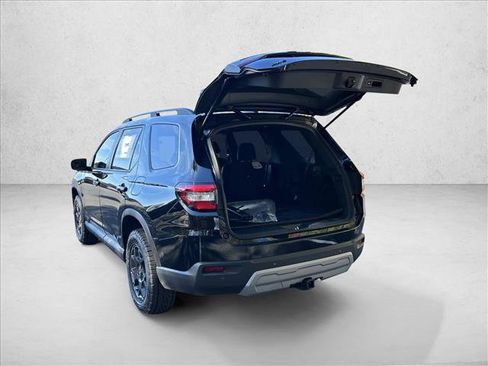 New 2025 Honda Pilot TrailSport image 9