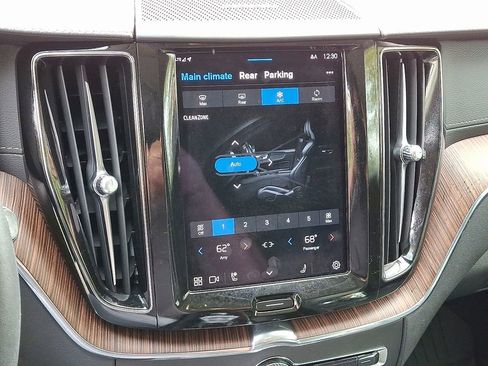 Used 2023 Volvo XC60 B5 Ultimate w/ Climate Package image 19