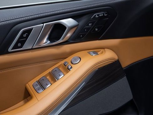 Certified 2023 BMW X7 xDrive40i w/ Premium Package image 11