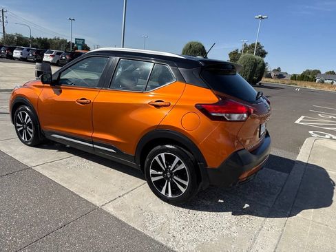 Used 2019 Nissan Kicks SR FWD image 9